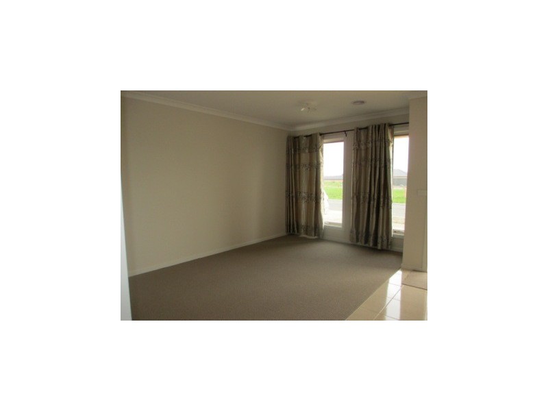 23 Celsius Drive, Cranbourne North VIC 3977