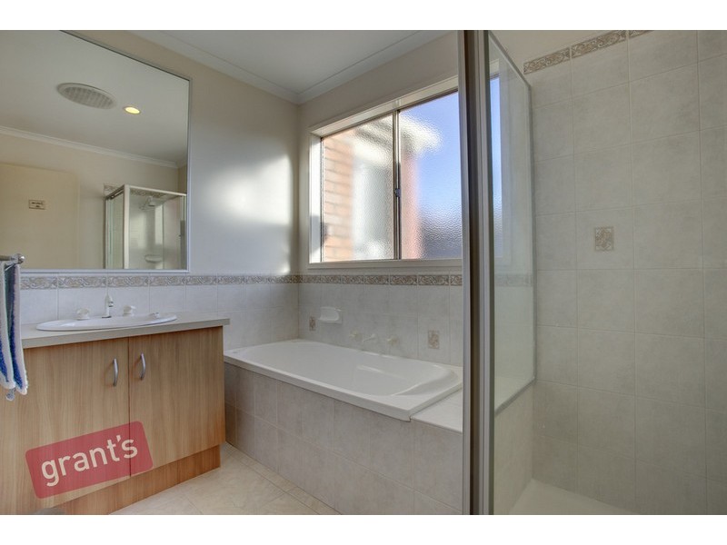 86 Harold Keys Drive, Narre Warren South VIC 3805