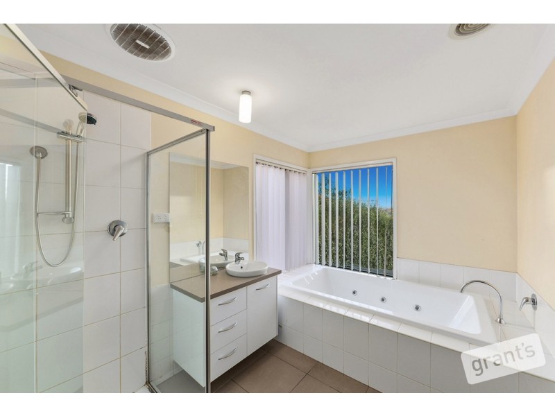 4 Azimuth Close, Narre Warren South VIC 3805