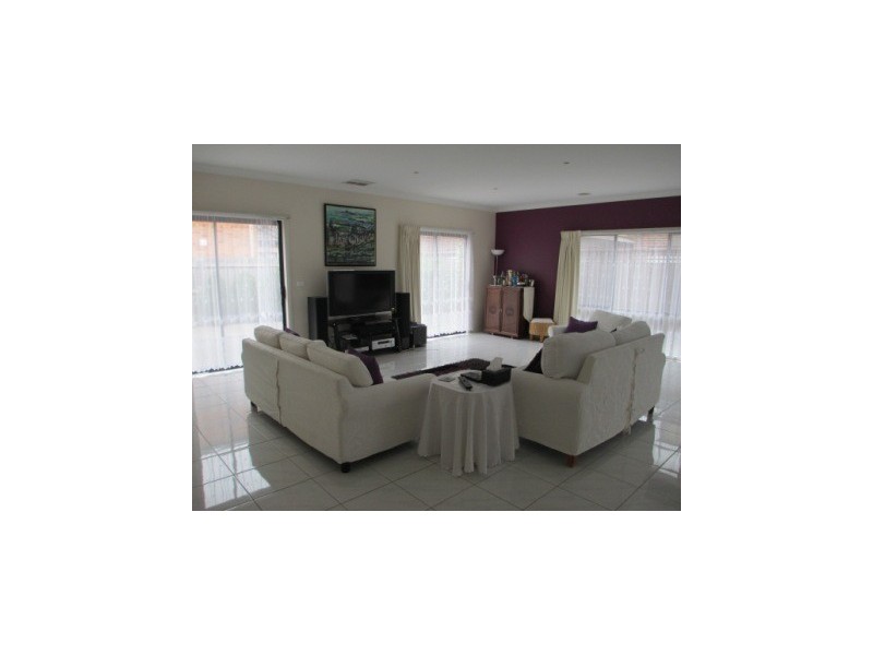 5 Rebecca Mac Court, Hallam VIC 3803