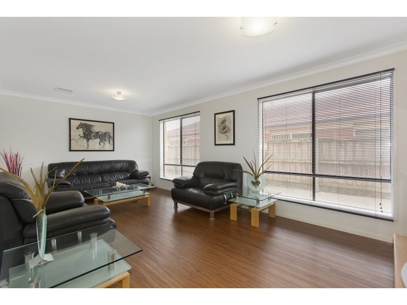 37 Chatswood Drive, Narre Warren South VIC 3805