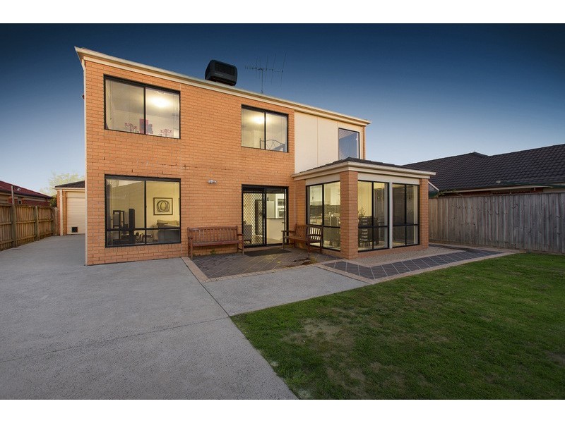 37 Chatswood Drive, Narre Warren South VIC 3805