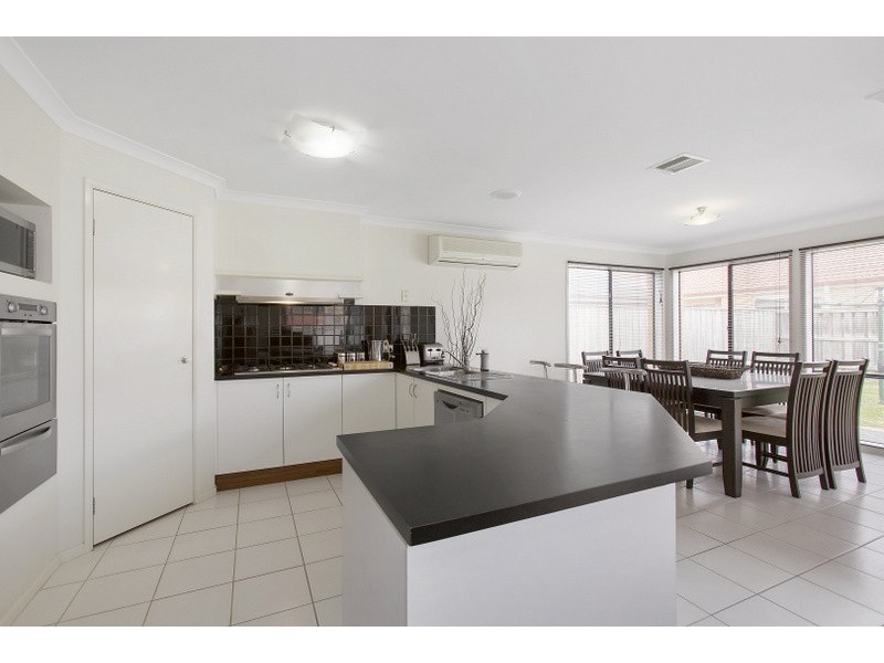 37 Chatswood Drive, Narre Warren South VIC 3805