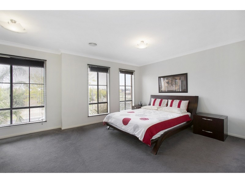 37 Chatswood Drive, Narre Warren South VIC 3805