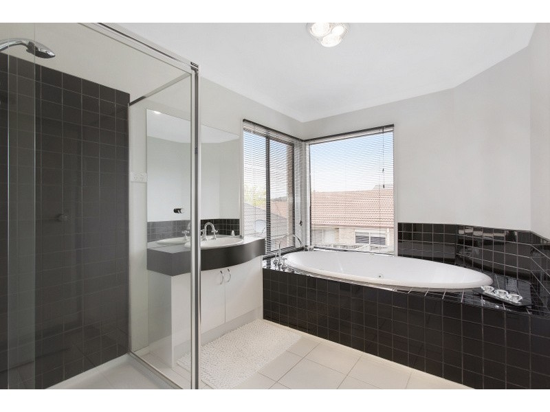 37 Chatswood Drive, Narre Warren South VIC 3805