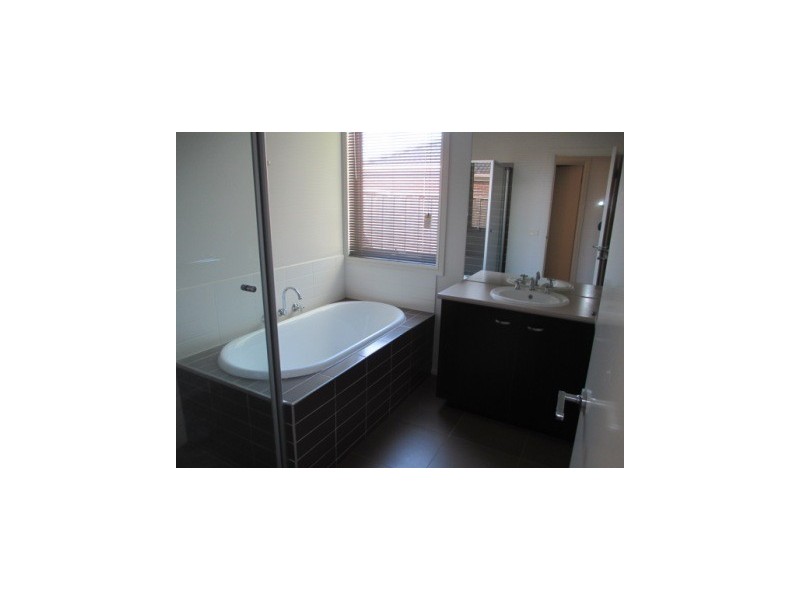 9 Emmett Avenue, Berwick VIC 3806