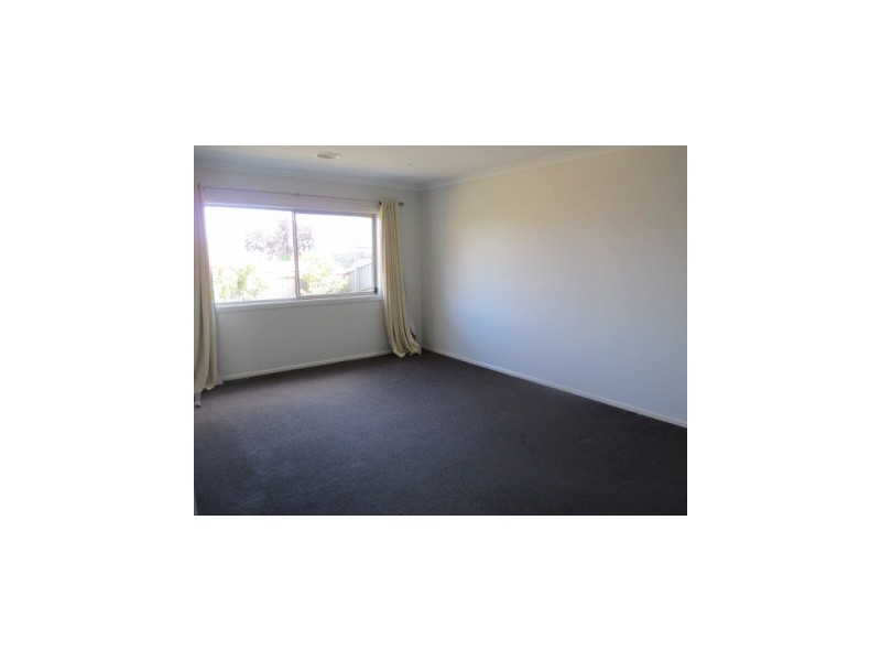 9 Emmett Avenue, Berwick VIC 3806