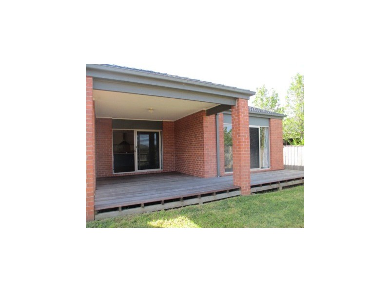 9 Emmett Avenue, Berwick VIC 3806