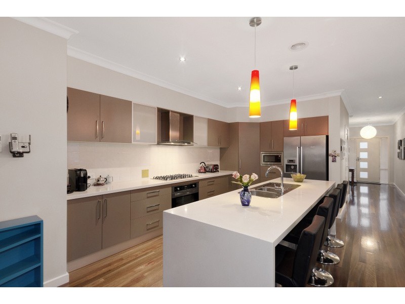 6 Leichhardt Way, Berwick VIC 3806