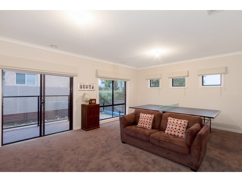 6 Leichhardt Way, Berwick VIC 3806