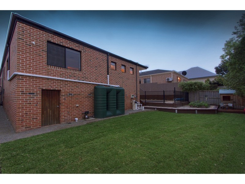 6 Leichhardt Way, Berwick VIC 3806