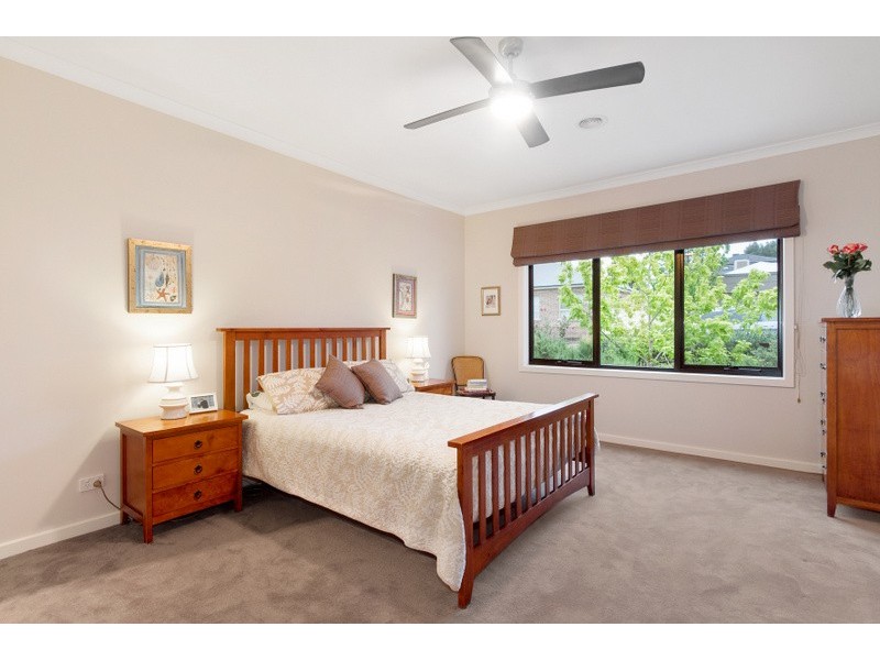 6 Leichhardt Way, Berwick VIC 3806