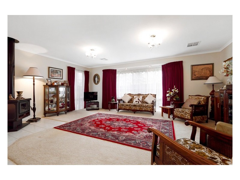 2 Walsh Retreat, Berwick VIC 3806