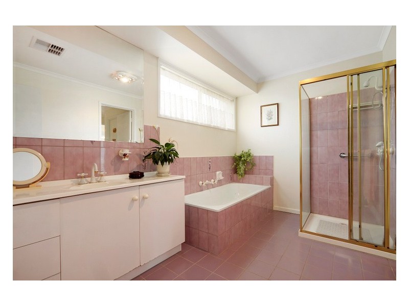 2 Walsh Retreat, Berwick VIC 3806