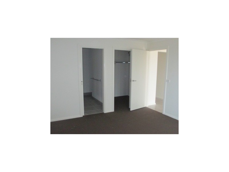 10 Clarendon Street, Pakenham VIC 3810