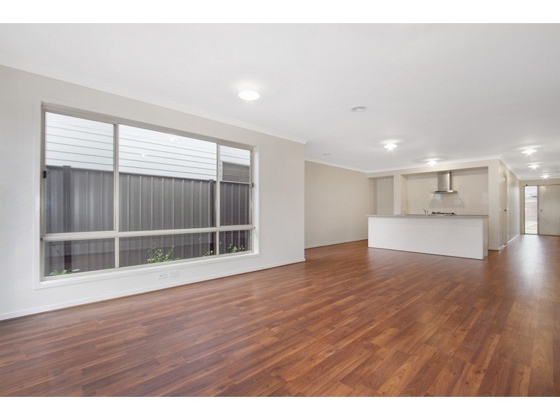 18 Jutland Close, Clyde North VIC 3978