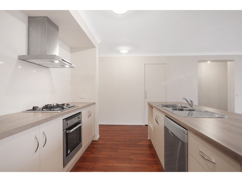 18 Jutland Close, Clyde North VIC 3978