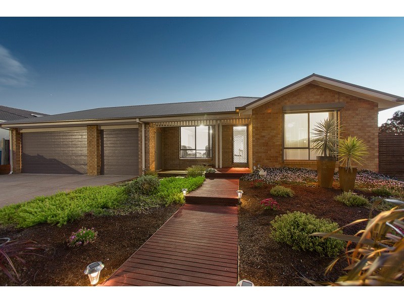 14 The Esplanade, Narre Warren South VIC 3805