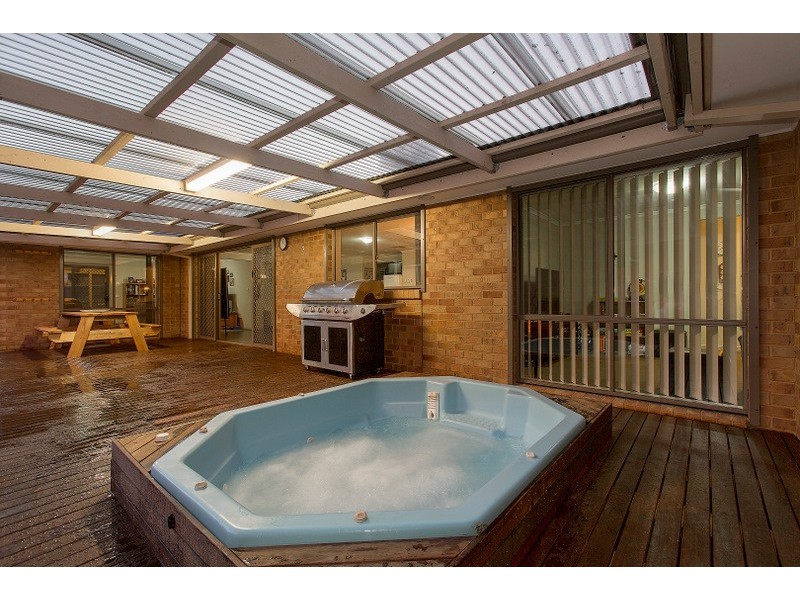 14 The Esplanade, Narre Warren South VIC 3805