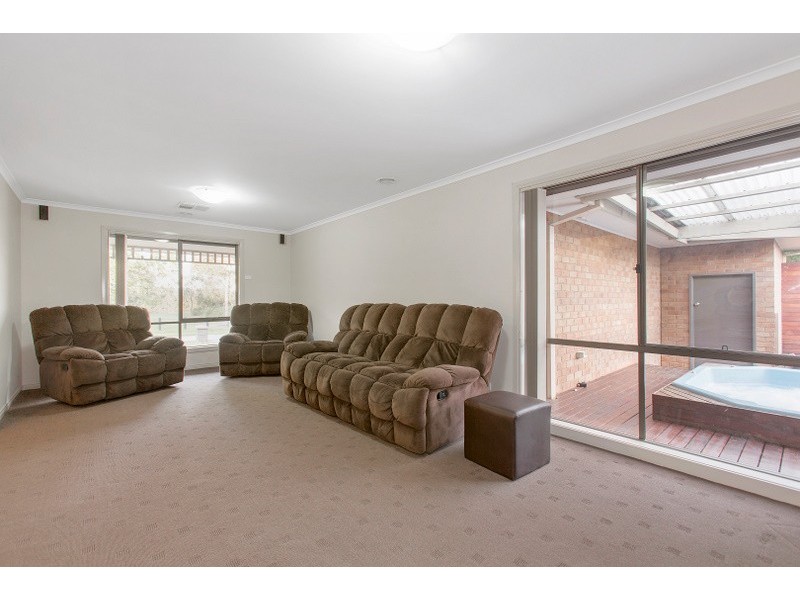 14 The Esplanade, Narre Warren South VIC 3805