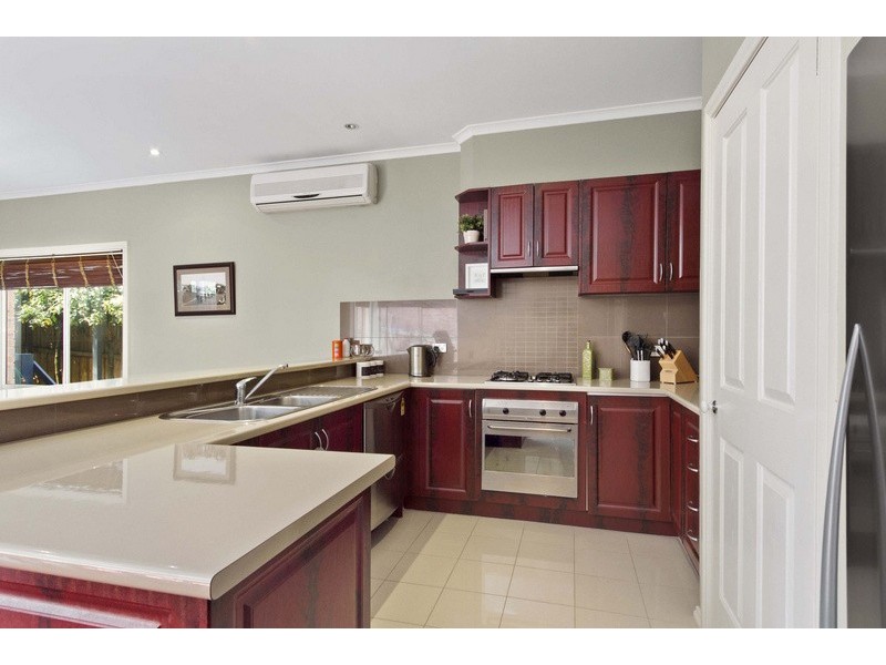 3/10 Royston Avenue, Berwick VIC 3806