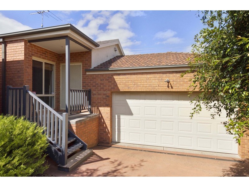 3/10 Royston Avenue, Berwick VIC 3806