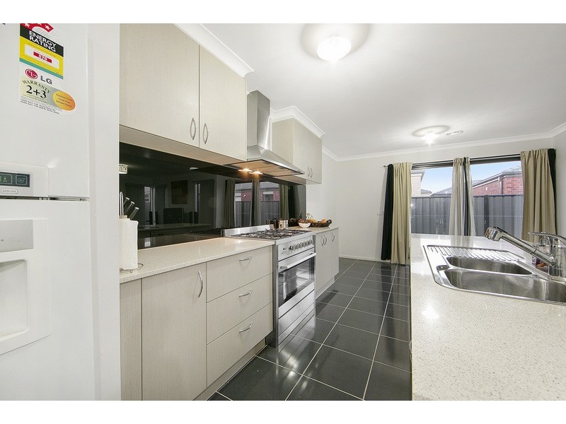 14 Jutland Close, Clyde North VIC 3978