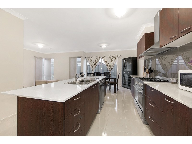 12 Jutland Close, Clyde North VIC 3978