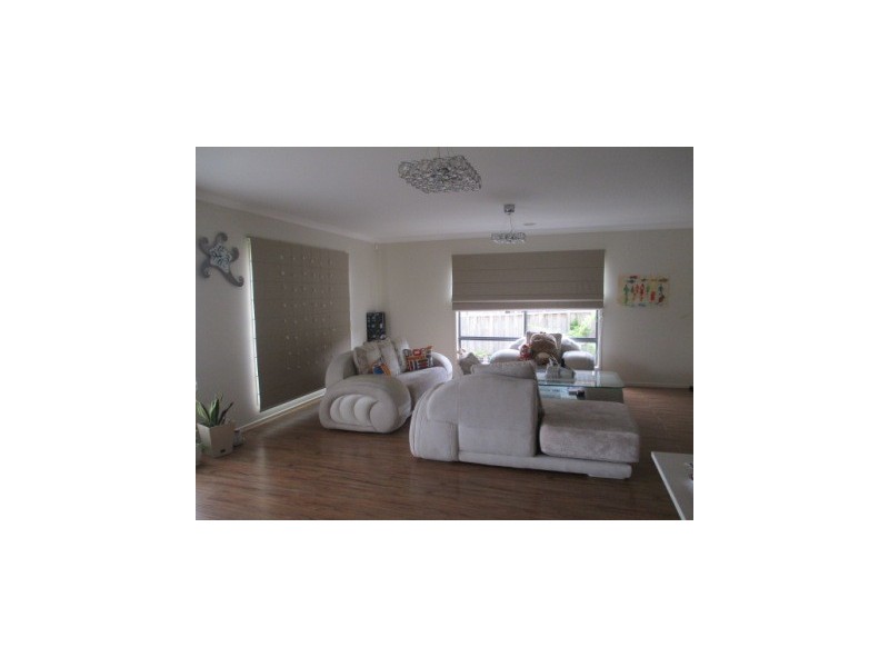 9 Halifax Drive, Berwick VIC 3806