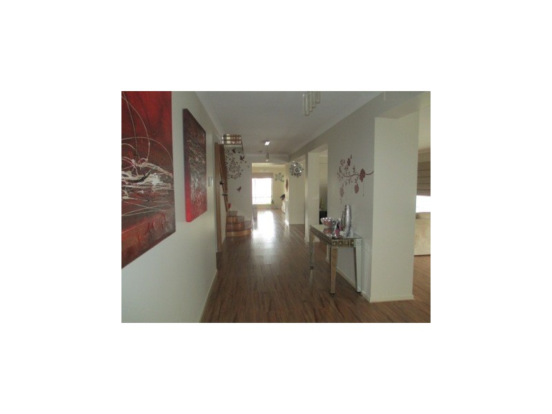 9 Halifax Drive, Berwick VIC 3806