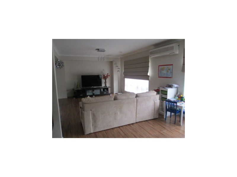 9 Halifax Drive, Berwick VIC 3806