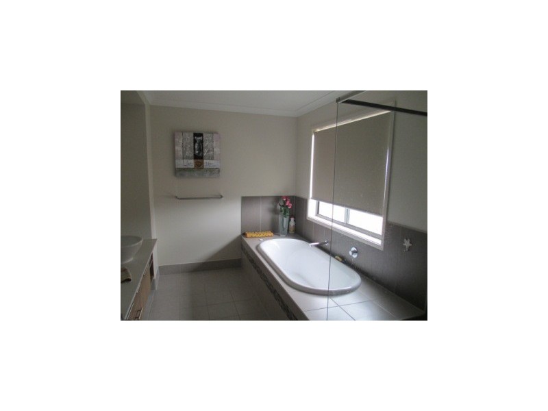 9 Halifax Drive, Berwick VIC 3806