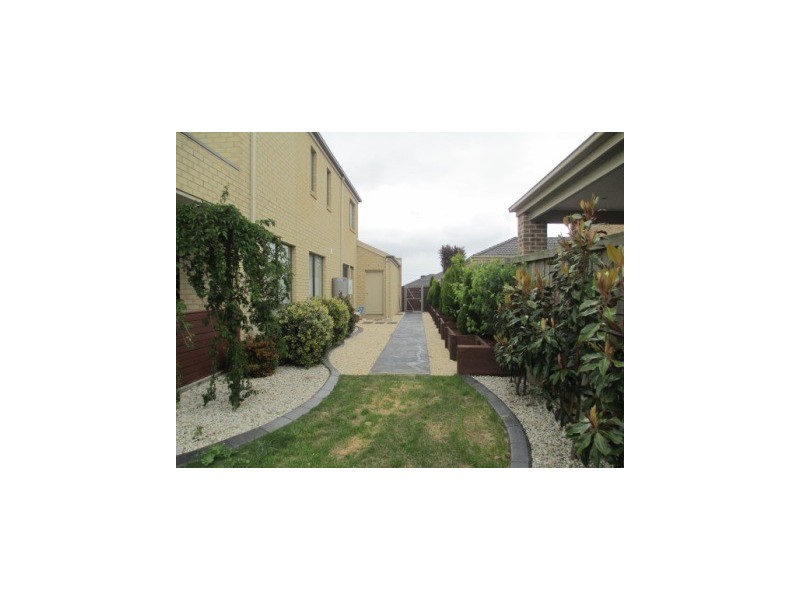 9 Halifax Drive, Berwick VIC 3806