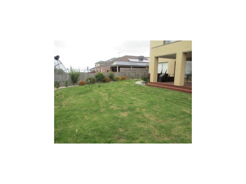 9 Halifax Drive, Berwick VIC 3806