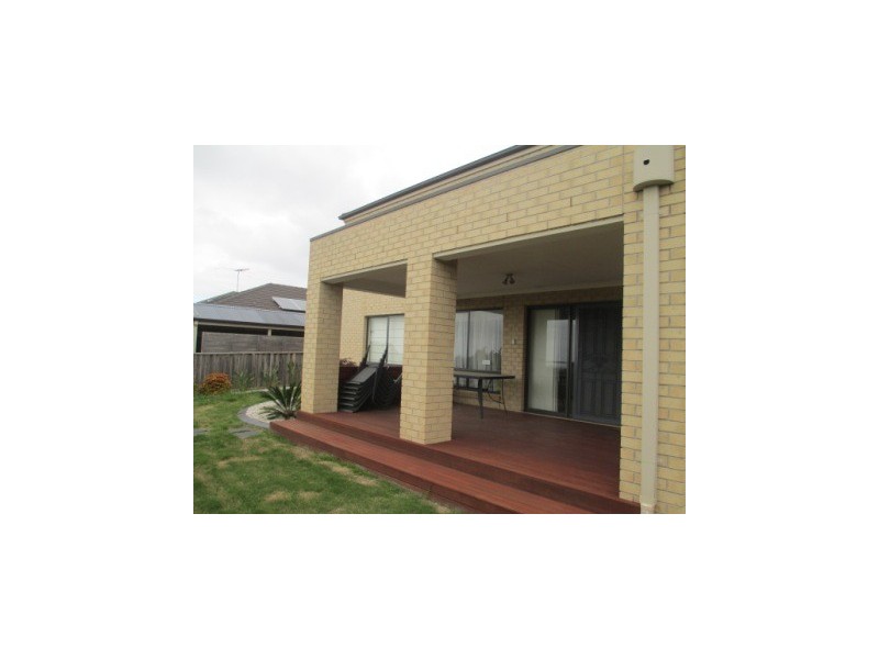 9 Halifax Drive, Berwick VIC 3806