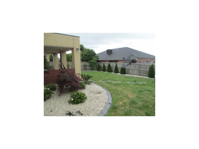 9 Halifax Drive, Berwick VIC 3806