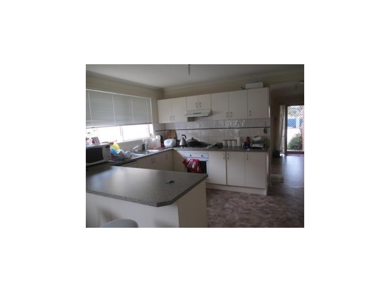 42 Laurina Link, Pakenham VIC 3810