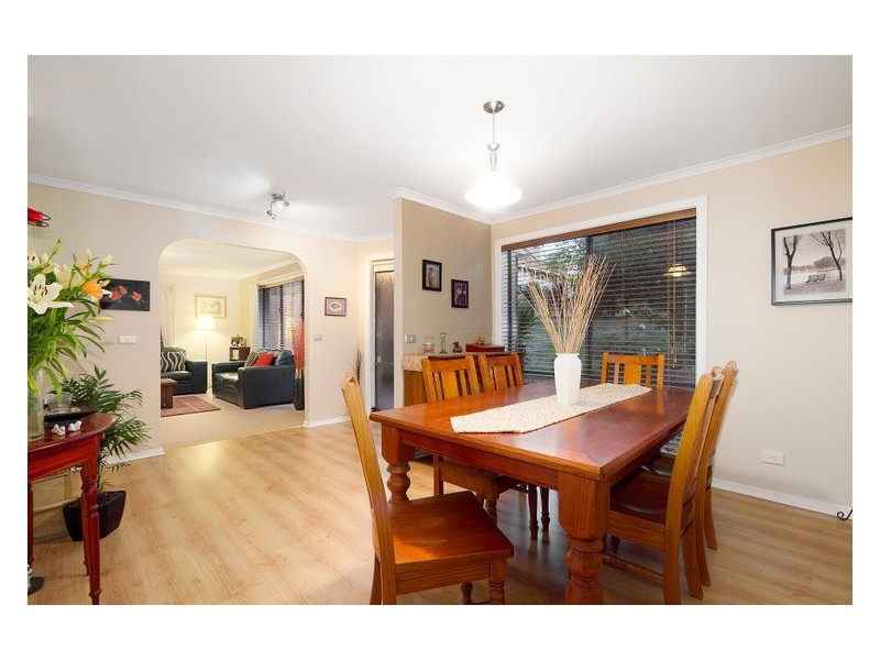 18 Lawrence Drive, Berwick VIC 3806