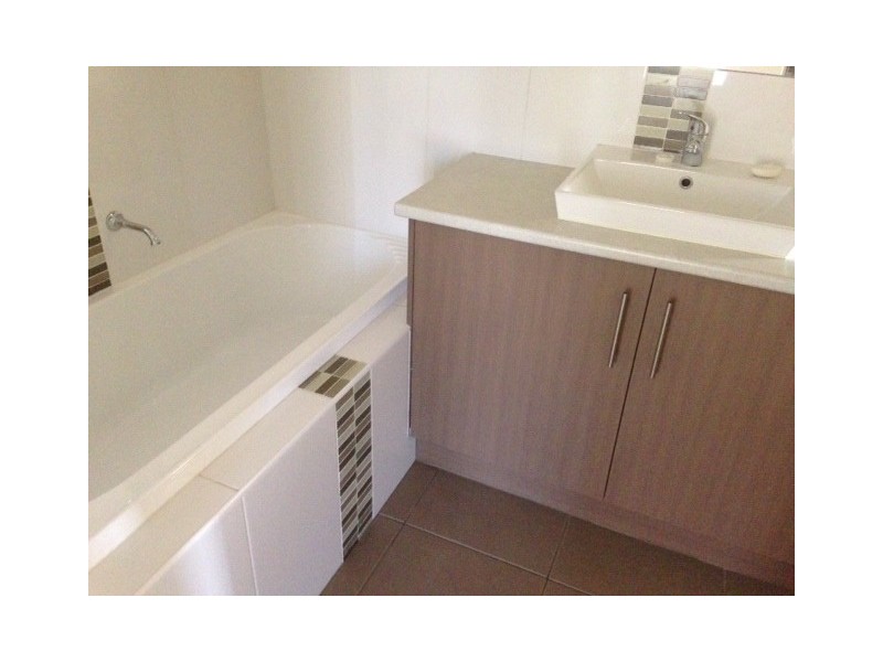 6/101 Ebony Drive, Pakenham VIC 3810