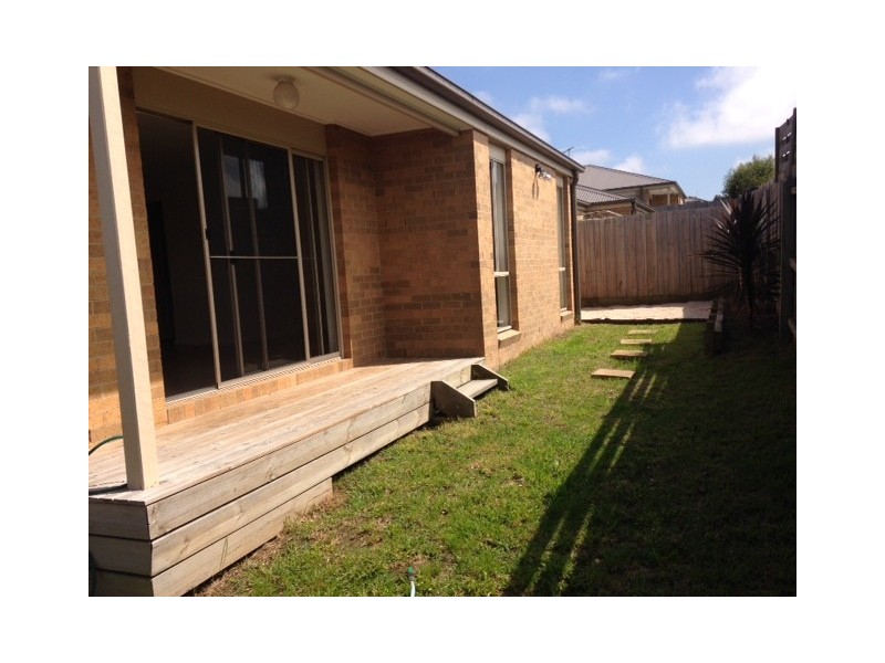 6/101 Ebony Drive, Pakenham VIC 3810