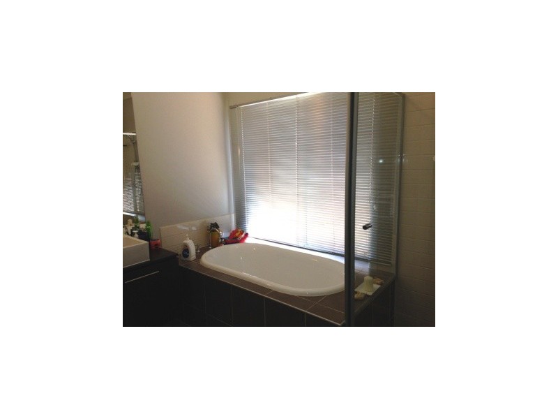 69 Melington Drive, Lyndhurst VIC 3975