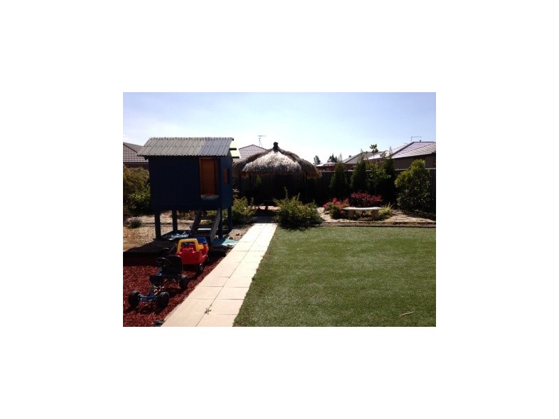 69 Melington Drive, Lyndhurst VIC 3975