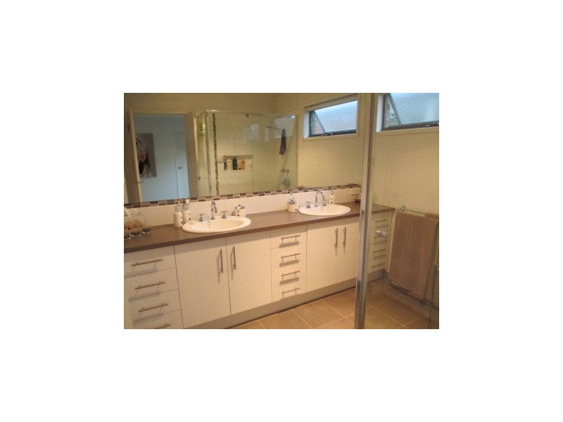 10 Honey Place, Berwick VIC 3806