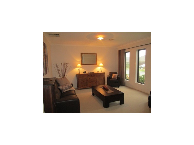 10 Honey Place, Berwick VIC 3806