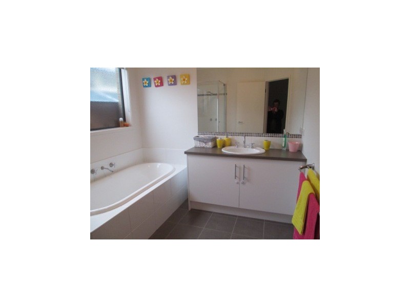 10 Honey Place, Berwick VIC 3806