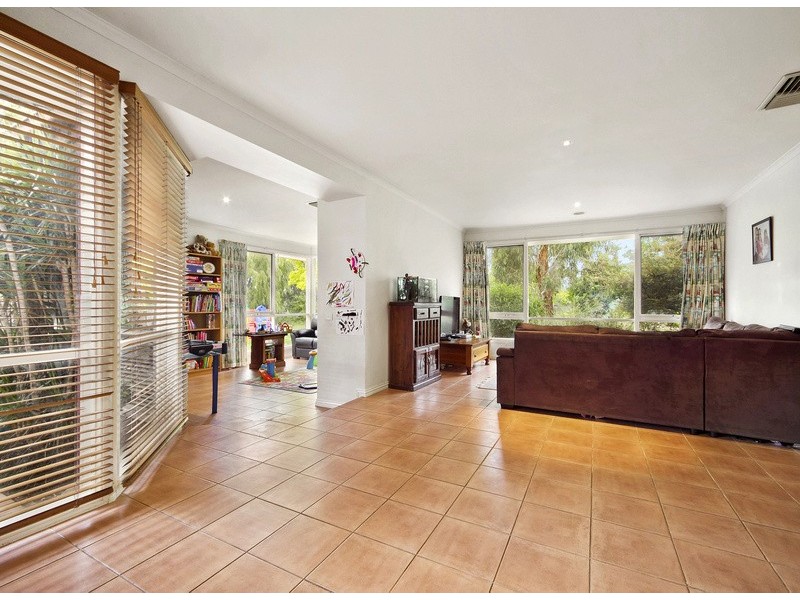 32 Glen Vista Drive, Narre Warren North VIC 3804