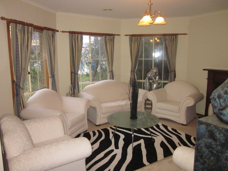 28 Mayfair Crescent, Narre Warren VIC 3805