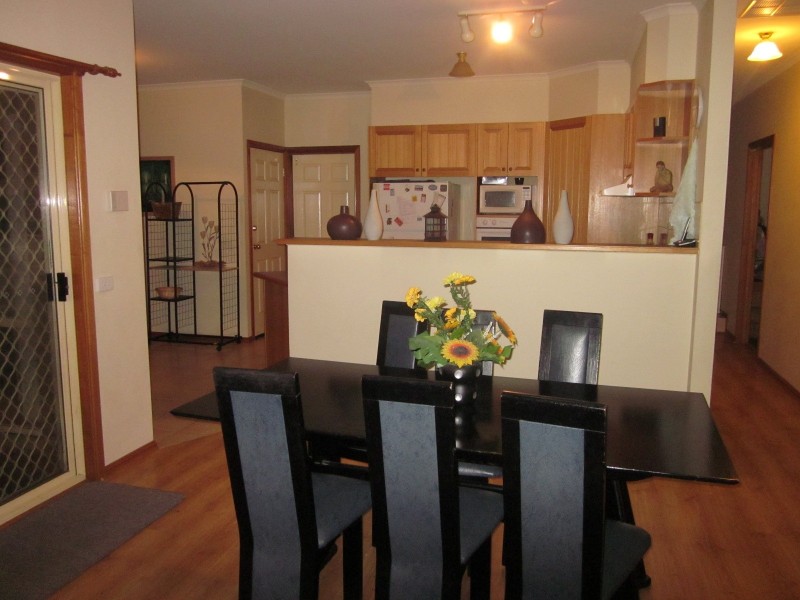 28 Mayfair Crescent, Narre Warren VIC 3805