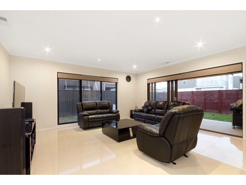 2 Kilburn Place, Pakenham VIC 3810