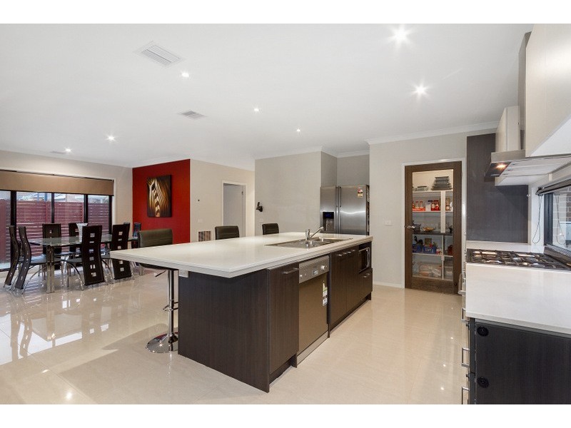 2 Kilburn Place, Pakenham VIC 3810